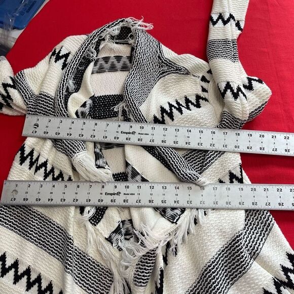 NWT Blackletter Anthropologie Aztec Black White Cardigan Sweater Size Medium New - Picture 7 of 10